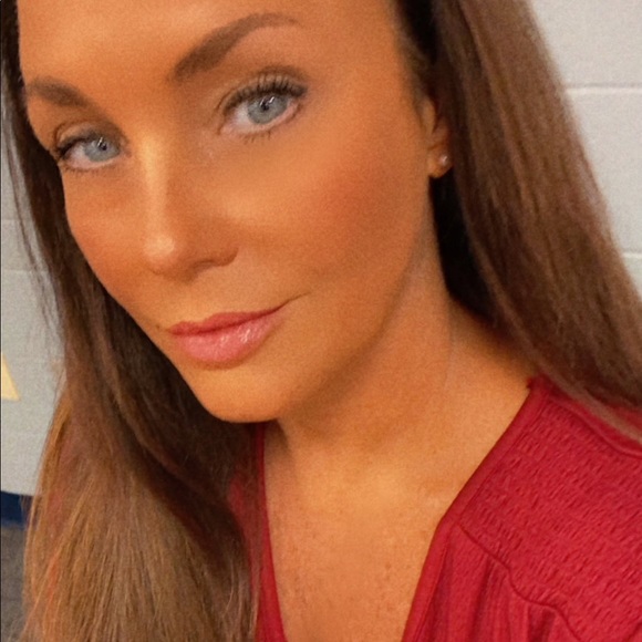 Meet your Posher, Shannon 💫 Posh Ambassador - Picture 2 of 3